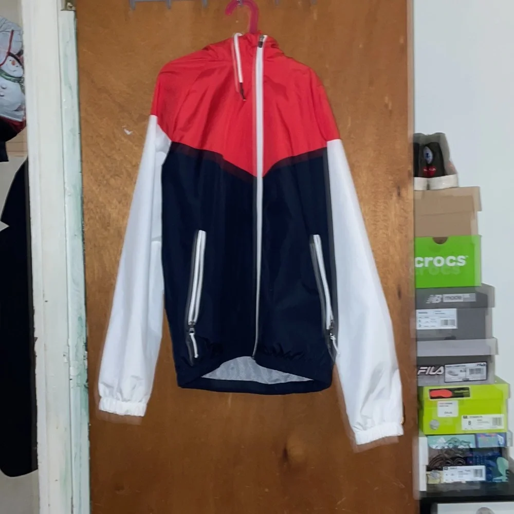 Windbreakers size medium - Picture 3 of 3